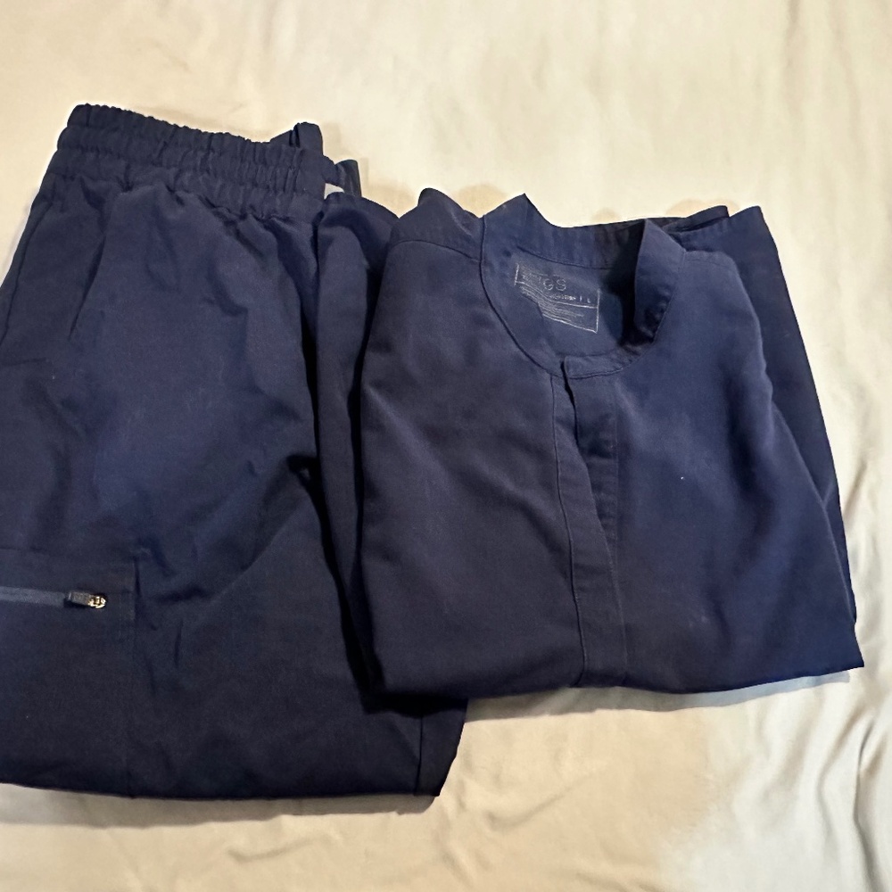 FIGS Navy Scrub Set | Rafaela Top + Uman Relaxed Jogger | Size L | EUC